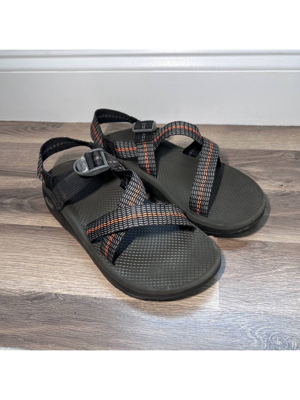 Chaco gray strappy sport sandals men's size 10